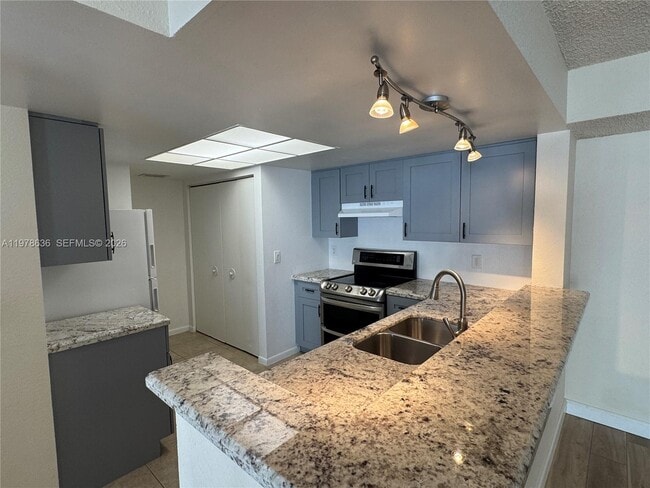 9122 W Atlantic Blvd in Coral Springs, FL - Foto de edificio - Building Photo