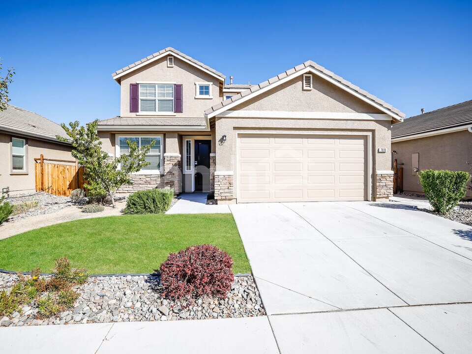 7039 Cinder Village Dr in Sparks, NV - Building Photo