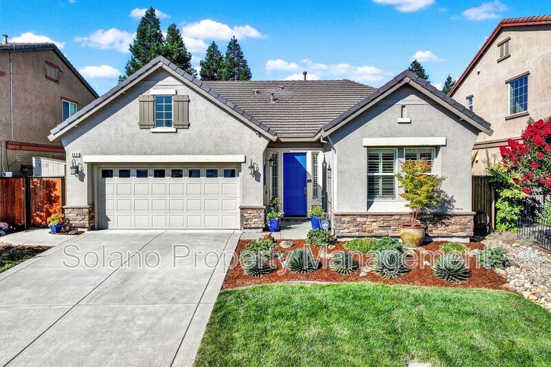 949 Lancaster St in Vacaville, CA - Building Photo