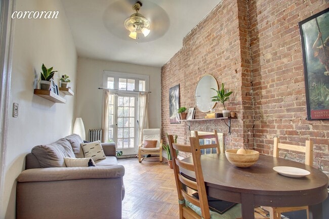 8 W 90th St-Unit -: 8 in New York, NY - Building Photo - Building Photo