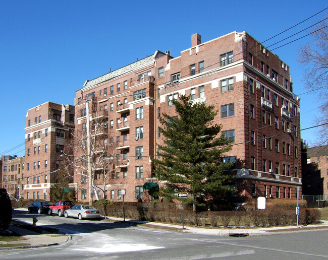 Shore Road Plaza in New Rochelle, NY - Building Photo - Building Photo