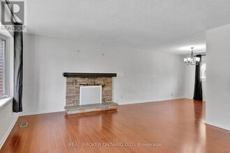 1017 Braeside St in Woodstock, ON - Building Photo - Building Photo