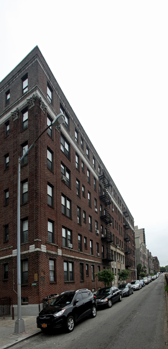 Colonial Hall in Forest Hills, NY - Foto de edificio - Building Photo