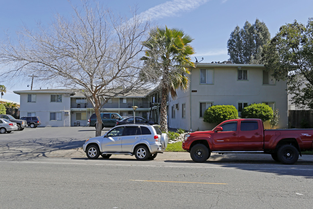 Bell Street Apartments in Sacramento, CA - Building Photo