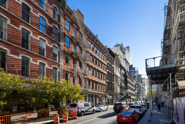 56-58 Warren St in New York, NY - Foto de edificio - Building Photo