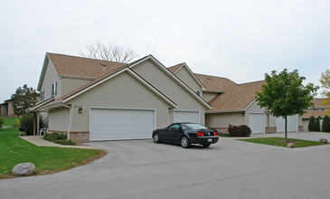 Adam's Trail in Racine, WI - Foto de edificio - Building Photo