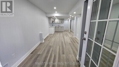 6 Marine Dr in Brampton, ON - Building Photo - Building Photo