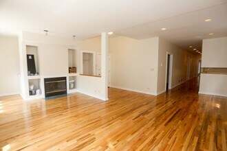 3345 N Southport Ave, Unit J08P in Chicago, IL - Foto de edificio - Building Photo