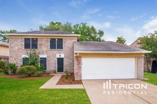 18139 Lake Bend Dr in Houston, TX - Building Photo