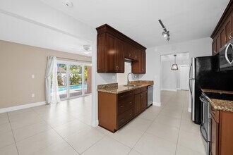 313 SE 4th Terrace in Dania Beach, FL - Building Photo - Building Photo