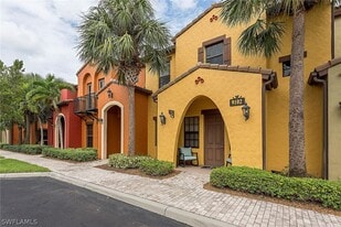 9102 Capistrano St S in Naples, FL - Building Photo