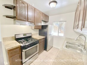 10860 Blix St in Los Angeles, CA - Building Photo - Building Photo