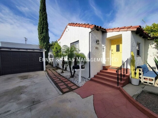 1911 Cedar Ave in Long Beach, CA - Building Photo - Building Photo