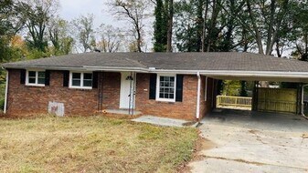 1240 Mimosa Cir in Mableton, GA - Building Photo