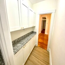 864 Huntington Ave, Unit 1 in Boston, MA - Foto de edificio - Building Photo