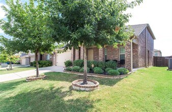 2103 Meadow Park Dr in Princeton, TX - Building Photo - Building Photo