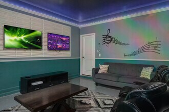 9048 Sand Trap Dr in Four Corners, FL - Building Photo - Building Photo