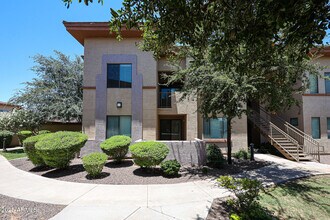 3330 S Gilbert Rd in Chandler, AZ - Building Photo - Building Photo