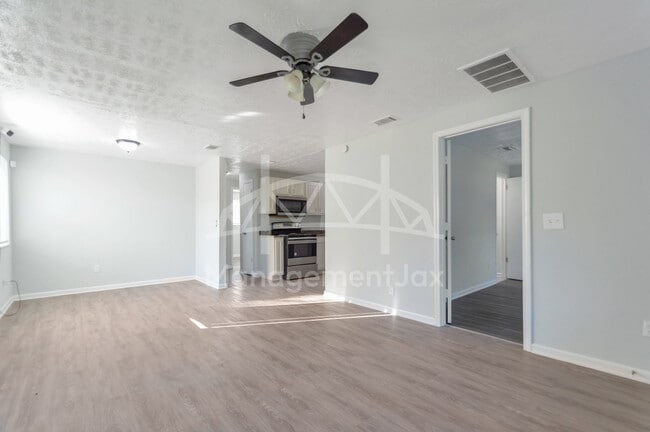 4452 Bedivere Rd in Jacksonville, FL - Building Photo - Building Photo