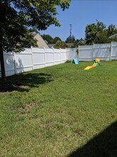 8174 Rolling Glenn Dr in Raleigh, NC - Foto de edificio - Building Photo