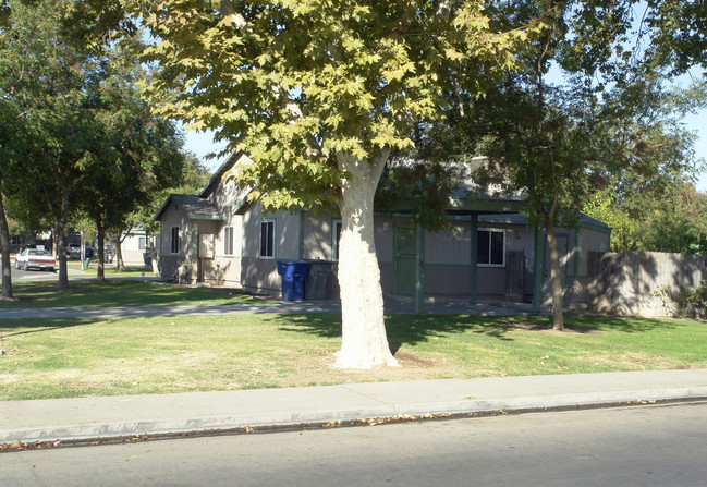 Desoto Gardens I & II in Fresno, CA - Building Photo - Building Photo