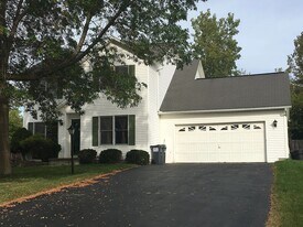 35 Windrose Way in Watervliet, NY - Building Photo