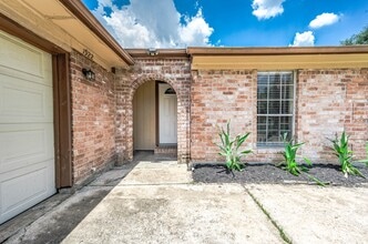 1922 Arcadia Dr in Sugar Land, TX - Building Photo - Building Photo