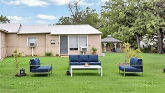415 S Colorado St in Whitney, TX - Building Photo