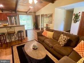 4535 Pine Ridge Dr W in Bushkill, PA - Building Photo - Building Photo