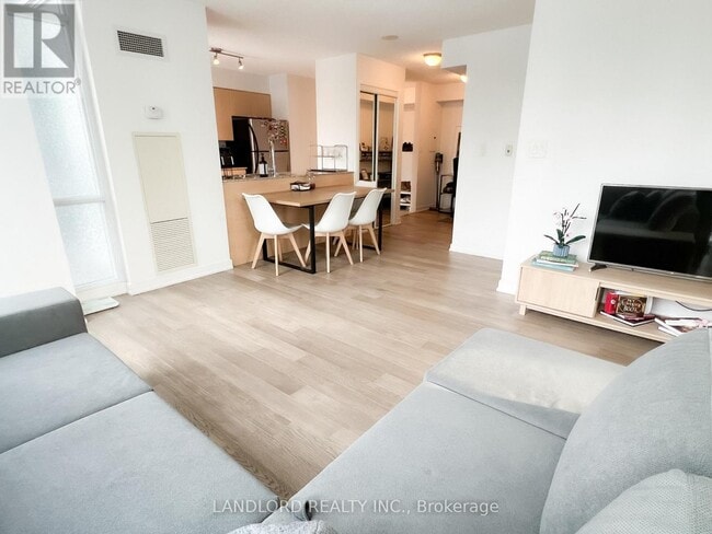 11 Brunel Ct in Toronto, ON - Building Photo - Building Photo