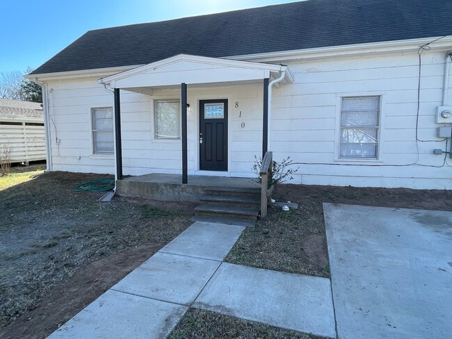 810 Seven Oaks Rd in Bonham, TX - Building Photo - Building Photo