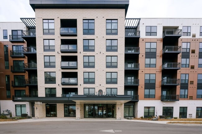 The Winn at Golden Valley in Golden Valley, MN - Foto de edificio - Building Photo