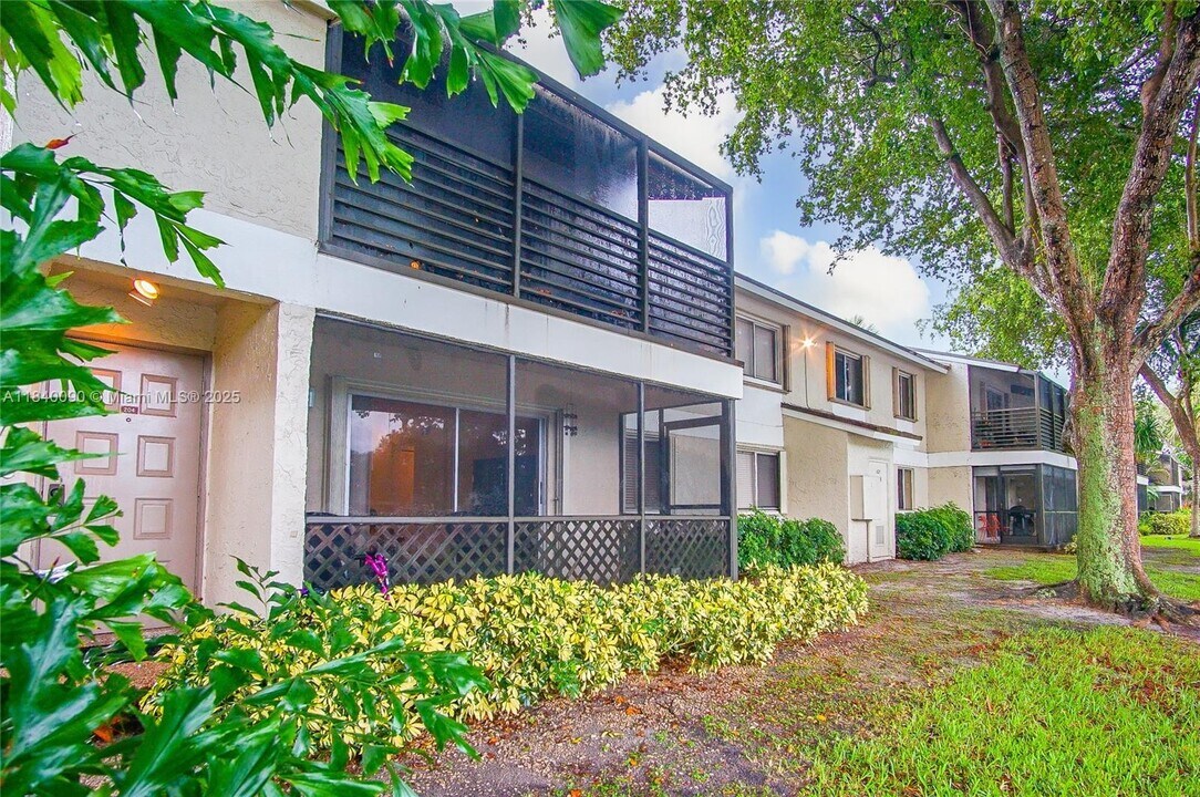 407 Gardens Dr in Pompano Beach, FL - Building Photo