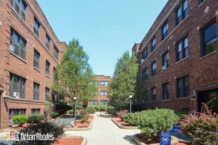 625 W Cornelia Ave, Unit A09C in Chicago, IL - Building Photo