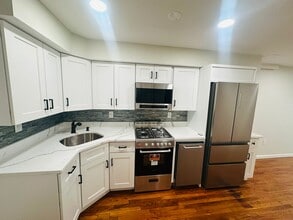7 Wallis Ave, Unit 1 in Jersey City, NJ - Building Photo - Building Photo