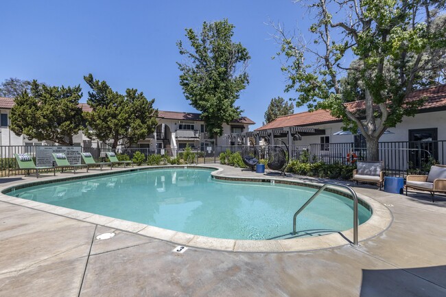 Sage Creek Apartment Homes in Simi Valley, CA - Foto de edificio - Building Photo