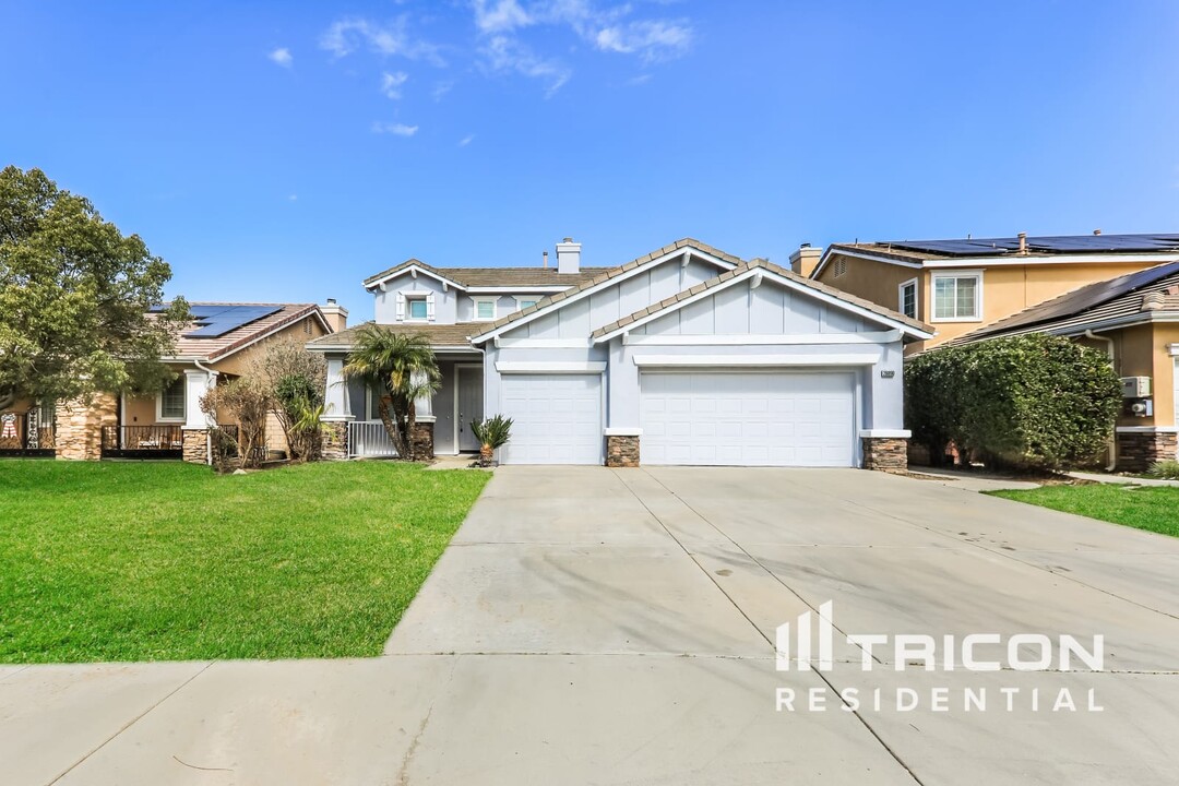 28890 Sunburst Dr in Menifee, CA - Foto de edificio