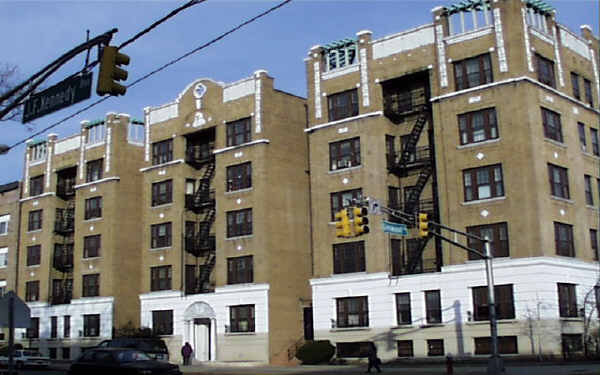 2670 John F Kennedy Blvd in Jersey City, NJ - Building Photo - Building Photo