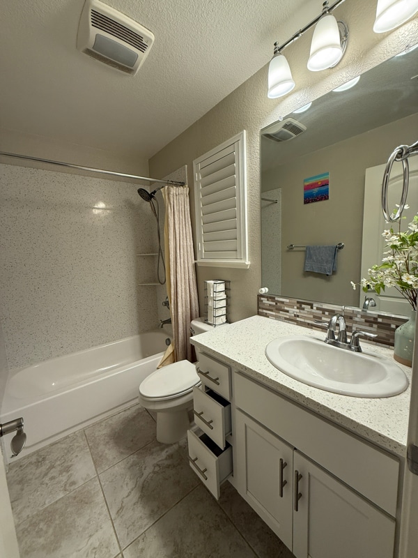 244 Selby Lane in Livermore, CA - Foto de edificio - Building Photo