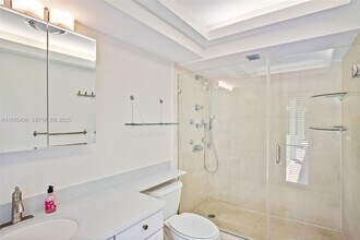 8340 SW 83rd St in Miami, FL - Foto de edificio - Building Photo