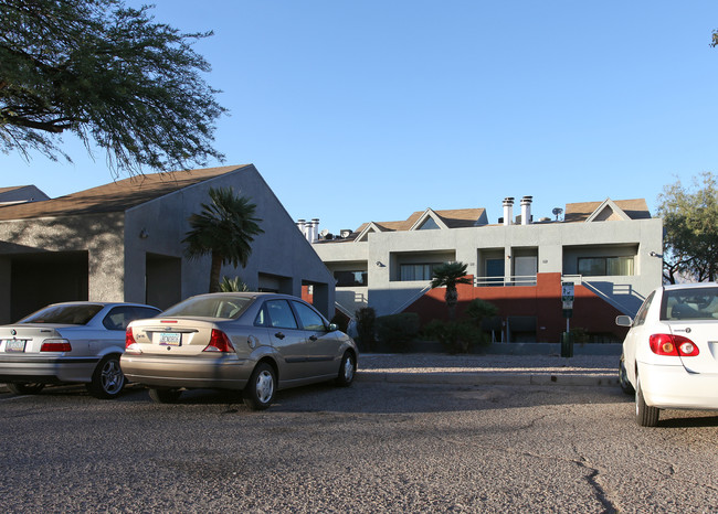 2744 N Country Club Rd in Tucson, AZ - Building Photo - Building Photo