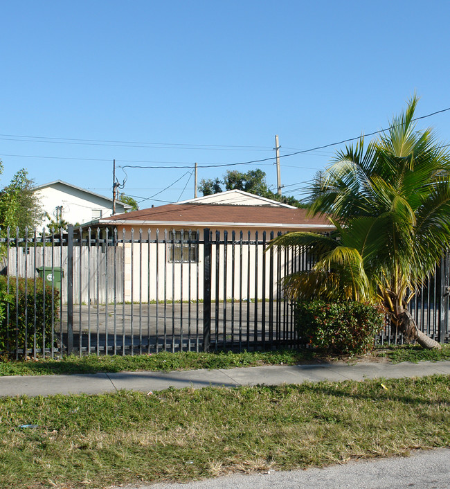 611-625 NW 65th St in Miami, FL - Building Photo - Building Photo