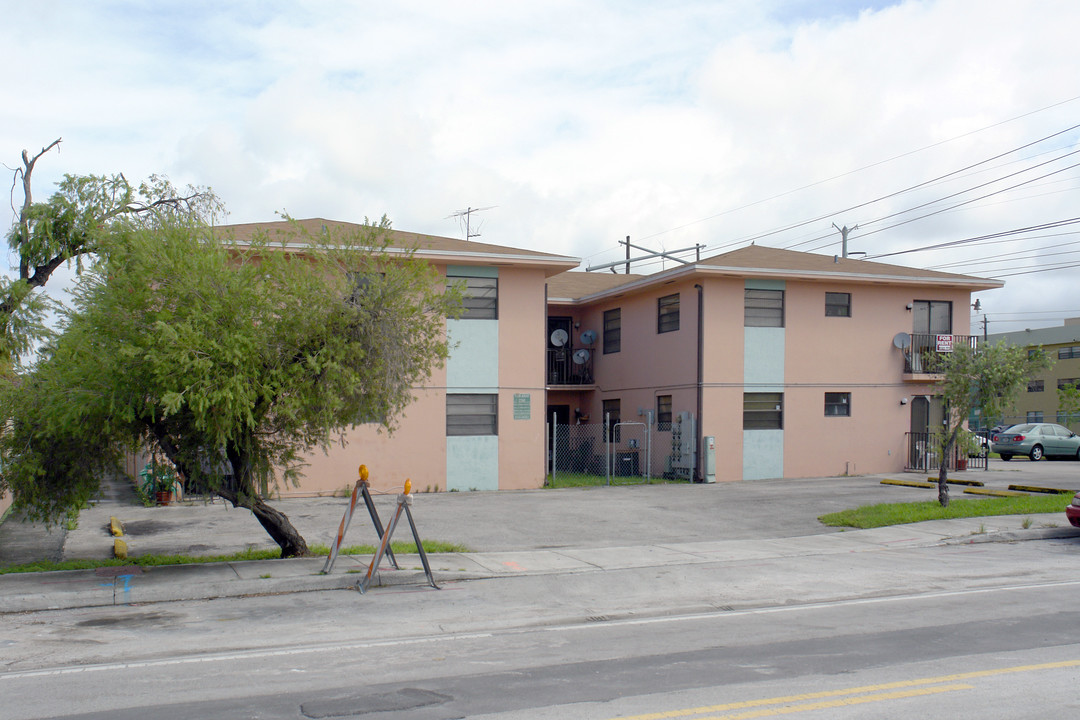 1501-A W 41st St in Hialeah, FL - Building Photo