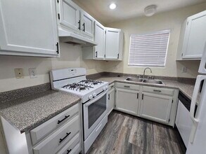 6027 Chisolm Trail in Las Vegas, NV - Building Photo - Building Photo