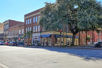 321 W Broughton St in Savannah, GA - Building Photo - Building Photo