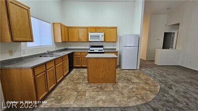 621 Majestic Sky Dr in North Las Vegas, NV - Building Photo - Building Photo