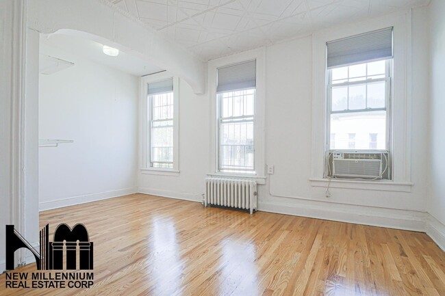 1711 8th Ave in Brooklyn, NY - Building Photo - Interior Photo