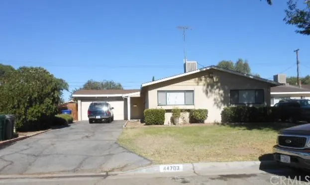 44703 Stanridge Ave in Lancaster, CA - Building Photo