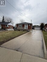 79 Castlefield Dr in Hamilton, ON - Building Photo