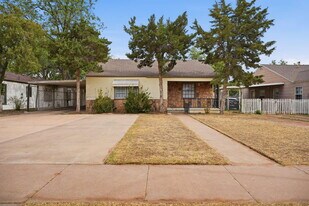 2416 30th St in Lubbock, TX - Building Photo